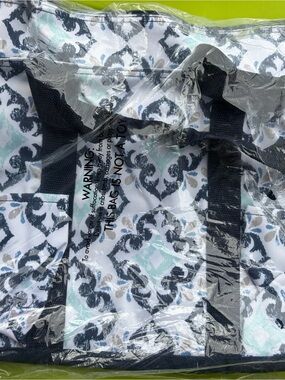 Floral Pattern Canvas Tote in White, Black & Mint